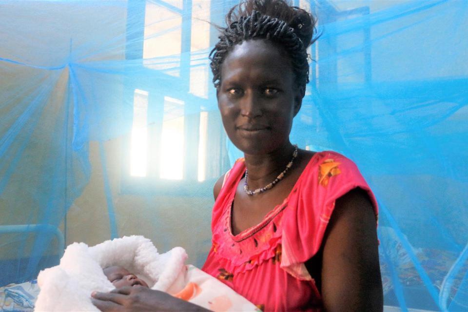 A mother with her newborn, delivered at Malakal Teaching Hospital, a UNICEF-supported health facility in Upper Nile State, South Sudan.