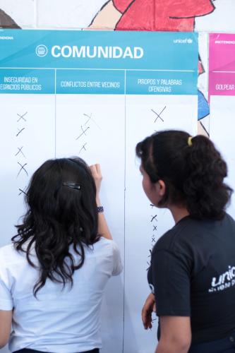 Schoolchildren in a UNICEF-supported anti-violence program in El Salvador.