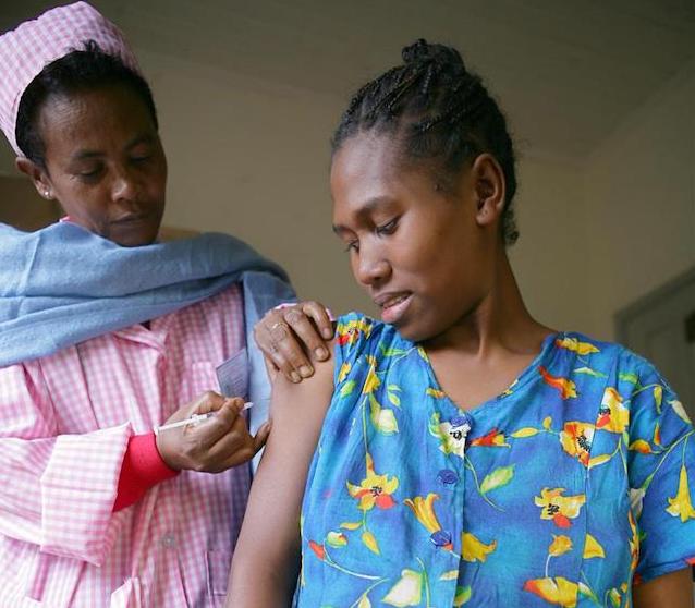 A pregnant woman being vaccinated against maternal neonatal tetanus (MNT) in Madagascar with UNICEF.