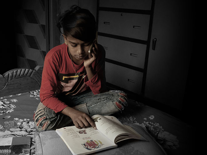 a student studies while on the phone