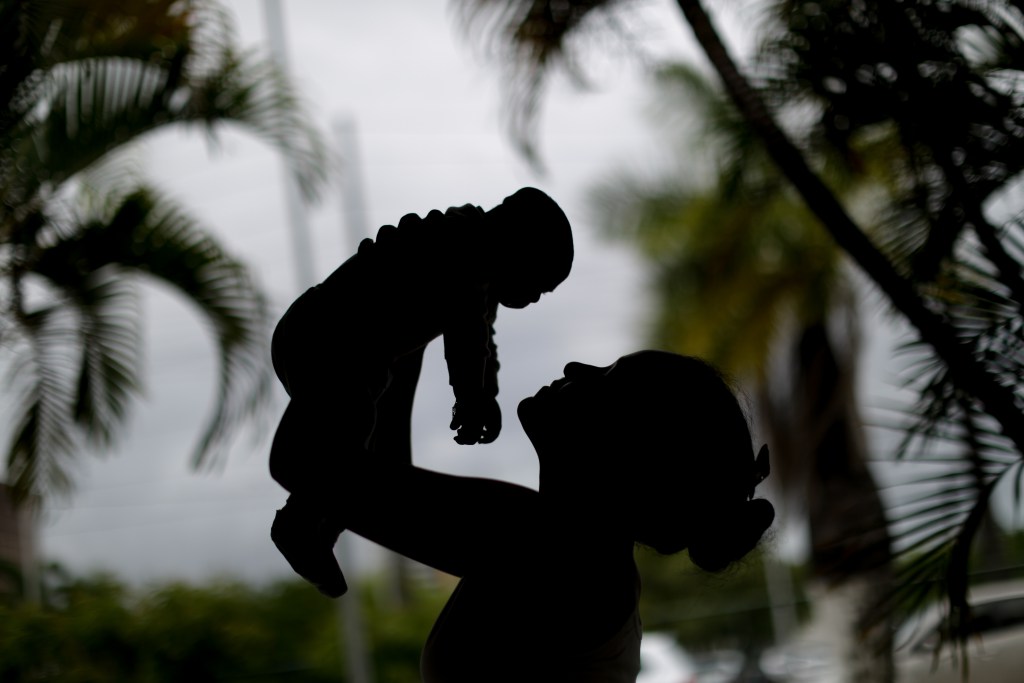 Alice* 15 years old, holds her a 4-month old baby born with microcephaly in Recife, Brazil ©UNICEF/UN011574/Ueslei Marcelino