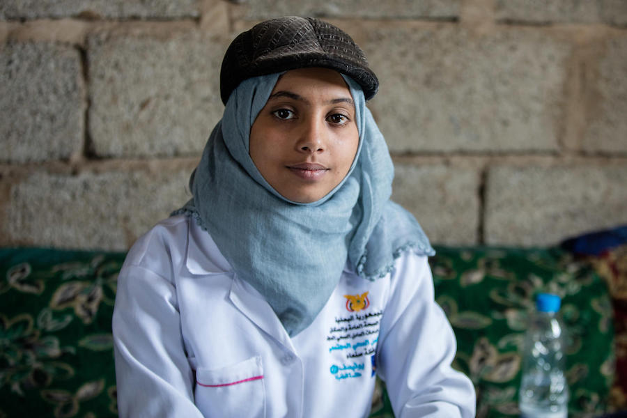 UNICEF-supported community health worker Afrah, 19, visits mothers and children for health checks in Yemen. 