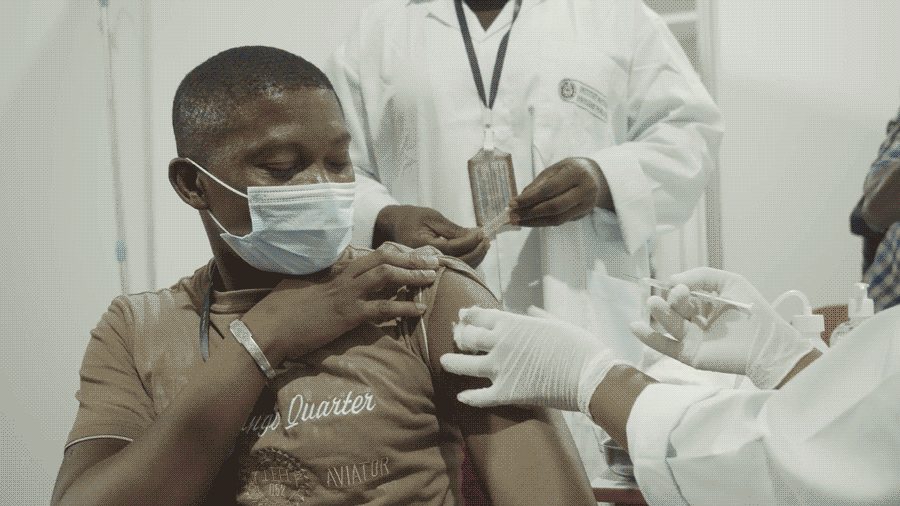 UN0423433-Cote-d'lvoire-first-vaccine.gif | UNICEF USA