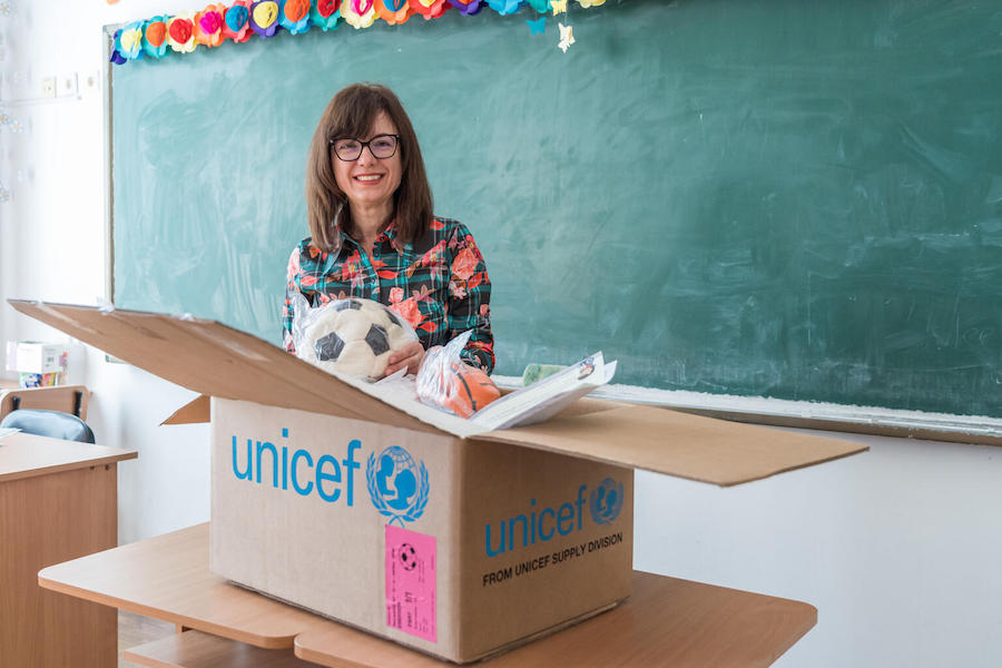 UNICEF provided recreation kits and educational materials to a pop-up primary school for Ukrainian refugees in Bucharest, Romania. 