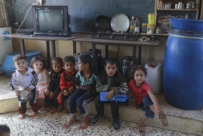 Children staying at a UNICEF-supported shelter in the Ghwayran neighborhood of Hasakah city, northeast Syria, where volunteers have been trained by UNICEF in cholera prevention.