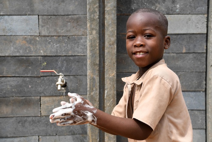 Frequent handwashing is the key to coronavirus protection, but that doesn't mean it can't be fun. © UNICEF/UNI280335/Dejongh
