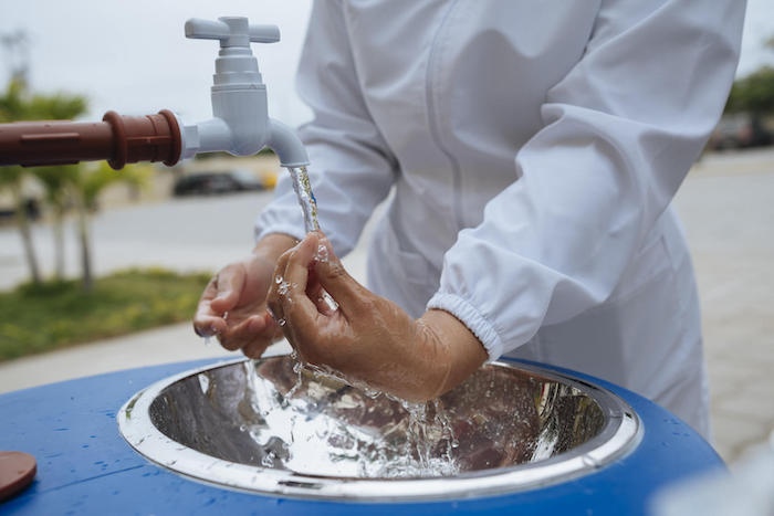 A nurse demonstrates how to wash hands to relatives of patients at a UNICEF-supported hospital in Santa Elena, Ecuador.