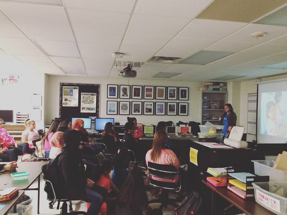 Chicago Community Engagement Fellow, Whitney Cross, speaks with students