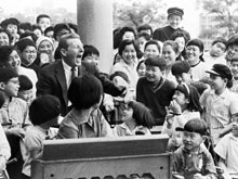 UNICEF Goodwill Ambassador Danny Kaye entertains children outside the Rehabilitation Hospital in Tokyo, the capital.