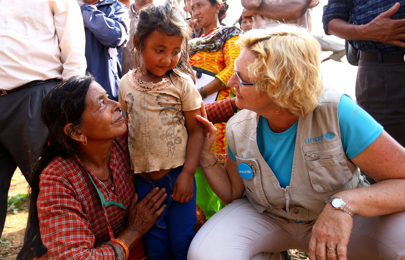 A young girl and her mother speak with UNICEF South Asia Regional Director Karin Hulshof. © UNICEF/NYHQ2015-1097/Panday