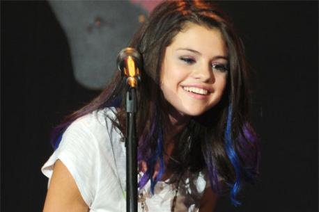 Selena Gomez performs sold out concert to benefit UNICEF