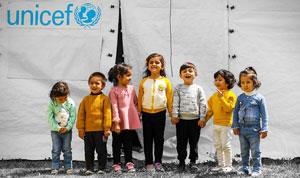 Children staning in front of a UNICEF tent
