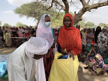 Two sisters who fled flighting in Sudan collect emergency supplies distributed by UNICEF and partners in Kounfroun, Chad.