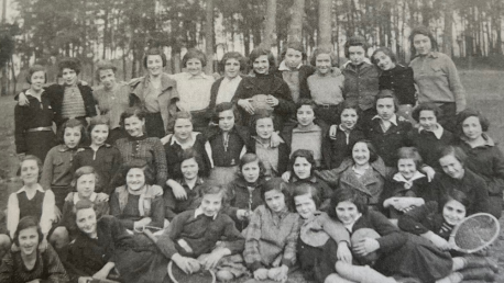 Margot Friedlander, fifth from right in next to last row, and classmates in Berlin around 1930.
