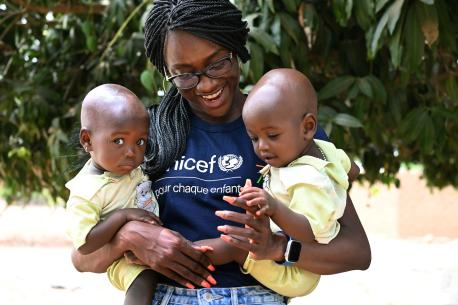 Fanta Kone, a UNICEF staff member, with 10-month-old twins Adama and Awa, refugees from Burkina Faso, in Tougbo, in the north of Côte d’Ivoire.