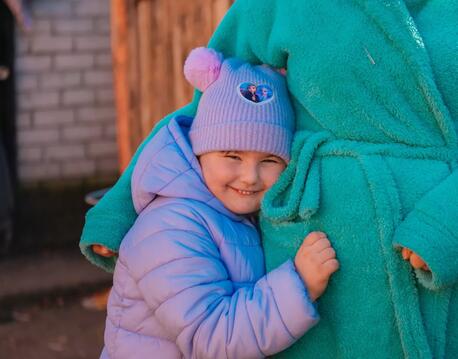 UNICEF is providing winter clothes for children and home heating fuel for families in Ukraine, like Oleksandr and Yulia and their daughter Karolina, 5.