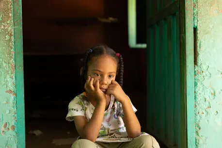 Six-year-old Fatima, a child displaced by war, fled Khartoum with her family and is receiving support from UNICEF at the Alshargia safe learning space, or makanna, in Kassala state.