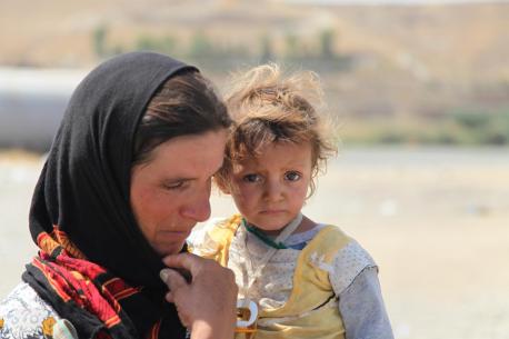 A Yazidi woman who fled Sinjar Mountain re-enters Iraq from Syria at a border crossing in Peshkhabour, Dohuk Governorate. © UNICEF/NYHQ2014-1247/Khuzaie