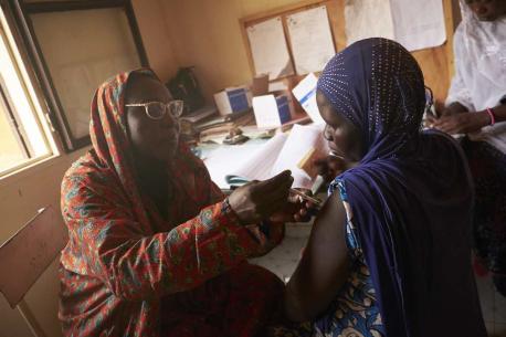Medical assistant Yaye Aissa Boubacar injects a tetanus vaccination for pregnant mother Mariama Yacouba, at the Saguia health centre, Niamey, Niger.