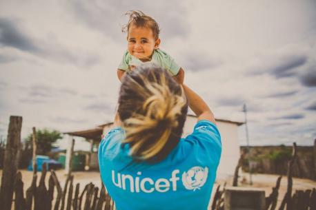 In inland Bahia, UNICEF and its partners found  Yasmin and her sisters and took the girls to school  Now, they have the chance to break the cycle of  illiteracy and to have a different future from their mother and grandmother