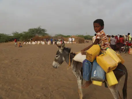 On 11 May 2018, a boy in Alhatab village, Yemen, transports jerrycans to collect water near Al Hudaydah, where water is scarce. unicef, unicef usa, yemen, al hudaydah, humanitarian crisis