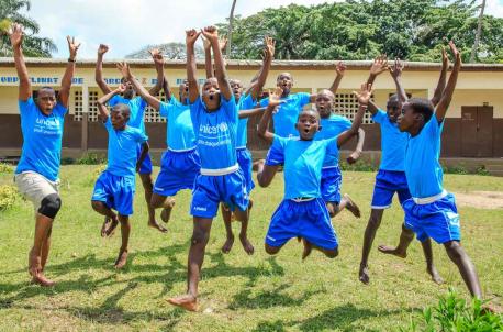 For World Children's Day, kids who live in an orphanage in the southeast of Côte d'Ivoire jumped for joy when they were given the chance to take over their dance class. © UNICEF/UN0257542/Diarassouba