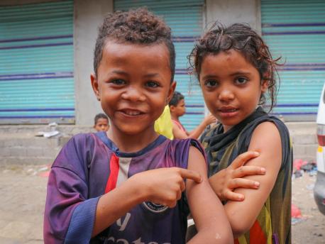 Children in Aden, Yemen proudly show off the spots on their arms where they were vaccinated during a mobile Measles and Rubella vaccination campaign backed by UNICEF in February 2019.