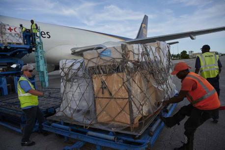 The first shipment of UNICEF Emergency Supply arrives at the Nassau International Airport, along with IRC supplies, via UPS aircraft. The Bahamas. © UNICEF/UN0341905/Noorani