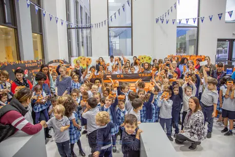 children at trick or treat for UNICEF
