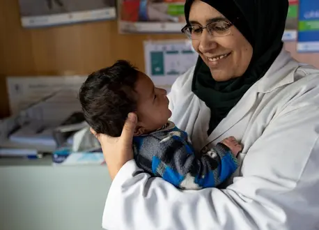 UNICEF community health worker Zain Al Khaldi cares for Syrian refugee children living in Za'atari Refugee Camp in Jordan. UNICEF community health worker Zain Al Khaldi cares for Syrian refugee children living in Za'atari Refugee Camp in Jordan.