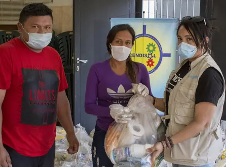To help families in Venezuela struggling during the COVID-19 pandemic, UNICEF and partners provide food kits and academic follow-up for students as part of the Education Cannot Wait program. To help families in Venezuela struggling during the COVID-19 pandemic, UNICEF and partners provide food kits and academic follow-up for students as part of the Education Cannot Wait program.
