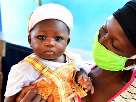 A mother and her baby at the UNICEF-supported Primature health center of San Pedro, in southwest Côte d’Ivoire on May 14, 2020.