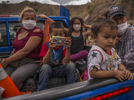 HELP MIGRANT CHILDREN FLEEING VIOLENCE AND POVERTY READ MORE
