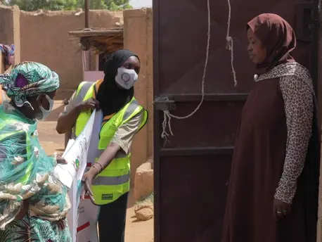 UNICEF Scout goes door to door to encourage people to get vaccinated for COVID-19 in Naimey, Niger. UNICEF Scout goes door to door to encourage people to get vaccinated for COVID-19 in Naimey, Niger.
