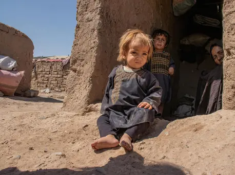 Since the start of 2021, more than 550,000 people have been internally displaced in Afghanistan, half of them children. Fleeing drought and conflict, many arrived at urban centers like Herat City. Since the start of 2021, more than 550,000 people have been internally displaced in Afghanistan, half of them children. Fleeing drought and conflict, many arrived at urban centers like Herat City.