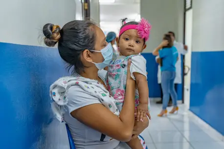 In San Julián, Sonsonate, El Salvador, a mother brings her baby to the pediatrician for a routine checkup arranged through Care for Child Development (CCD), a program implemented by UNICEF in Latin America and the Caribbean. In San Julián, Sonsonate, El Salvador, a mother brings her baby to the pediatrician for a routine checkup arranged through Care for Child Development (CCD), a program implemented by UNICEF in Latin America and the Caribbean.