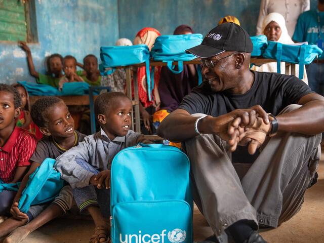 Mohamed Fall, UNICEF Regional Director for Eastern and Southern Africa engages with IDP and host community childrend in a school in Ba’adley, IDP Site, Shabelle Zone, Somali Region, Ethiopia.