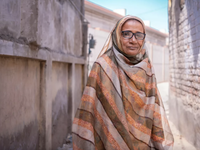 Farida Husain is one of a network of UNICEF-supported "Lady Health Workers" providing health care to remote and underserved communities in Pakistan.