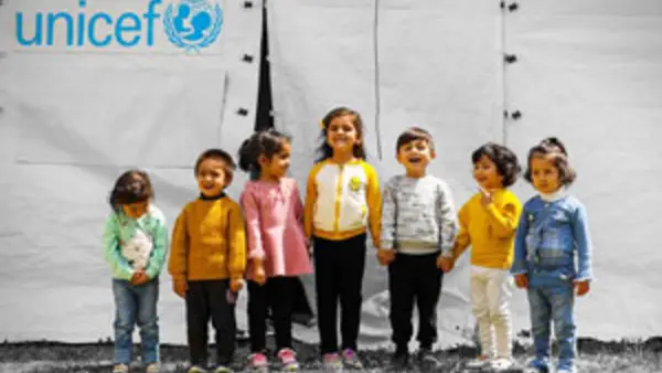Children staning in front of a UNICEF tent