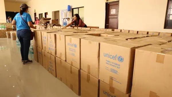 UNICEF Philippines staff ready supplies for distribution. 