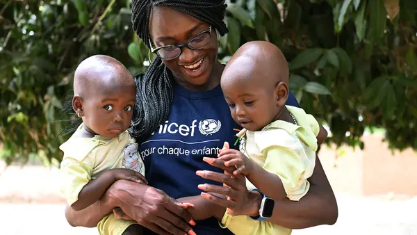 Fanta Kone, a UNICEF staff member, with 10-month-old twins Adama and Awa, refugees from Burkina Faso, in Tougbo, in the north of Côte d’Ivoire.