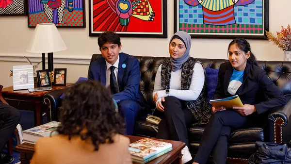 UNICEF USA National Youth Council members visit the White House. 