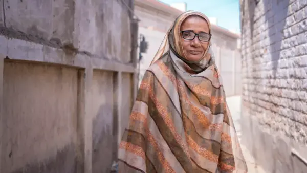 Farida Husain is one of a network of UNICEF-supported "Lady Health Workers" providing health care to remote and underserved communities in Pakistan.