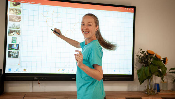 A teacher uses the Learning Platform with her students in Poland.