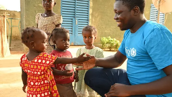 A UNICEF Staff member talks with children in Bongor, Chad.