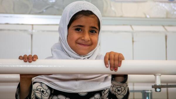 After losing her leg to a severe infection, 9-year-old Khadija found new hope at the Prosthetics Center in Sana'a Governorate, Yemen, supported by UNICEF. 