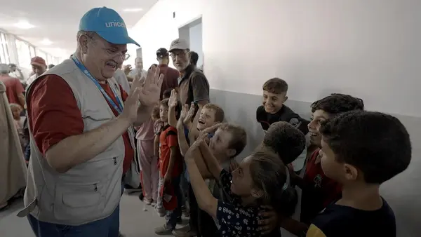 Dr. Younis R. Awadallah greets children during UNICEF's mass polio vaccination campaign in the Gaza Strip in 2024. 