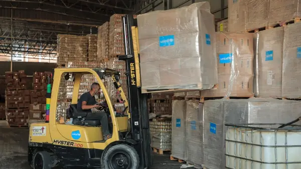 Supplies are off-loaded at a UNICEF warehouse in Deir Al Balah, Central Gaza, State of Palestine, on Oct. 13, 2025, after the arrival of UNICEF trucks carrying lifesaving nutrition, shelter and hygiene items.