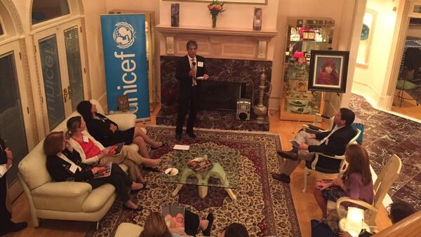 Dr. Reza Hossaini speaks with guests about global polio eradication