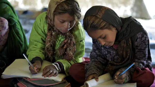  Holia (8 years old) from Jogi ethnic group, writes Dari in her textbook at UNICEF supported Mowla Ali community based school (CBS) in Khurasan neighbourhood in the city of Mazar in northern Afghanistan.